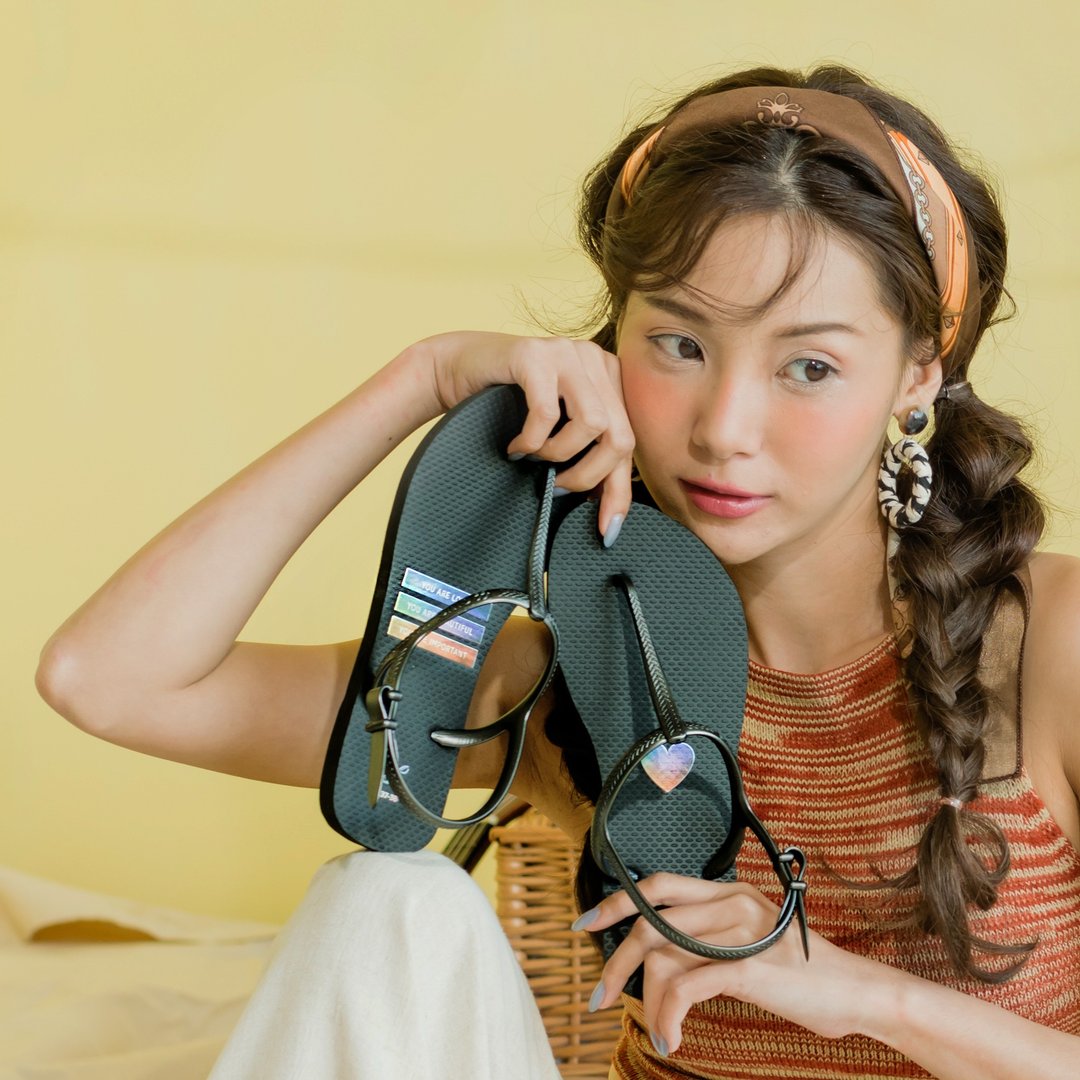 绑带T字凉鞋 LE设计 缤纷绘图 曜石黑 脚型修长款 -缤纷彩虹- - 男女凉鞋 - 橡胶 多色