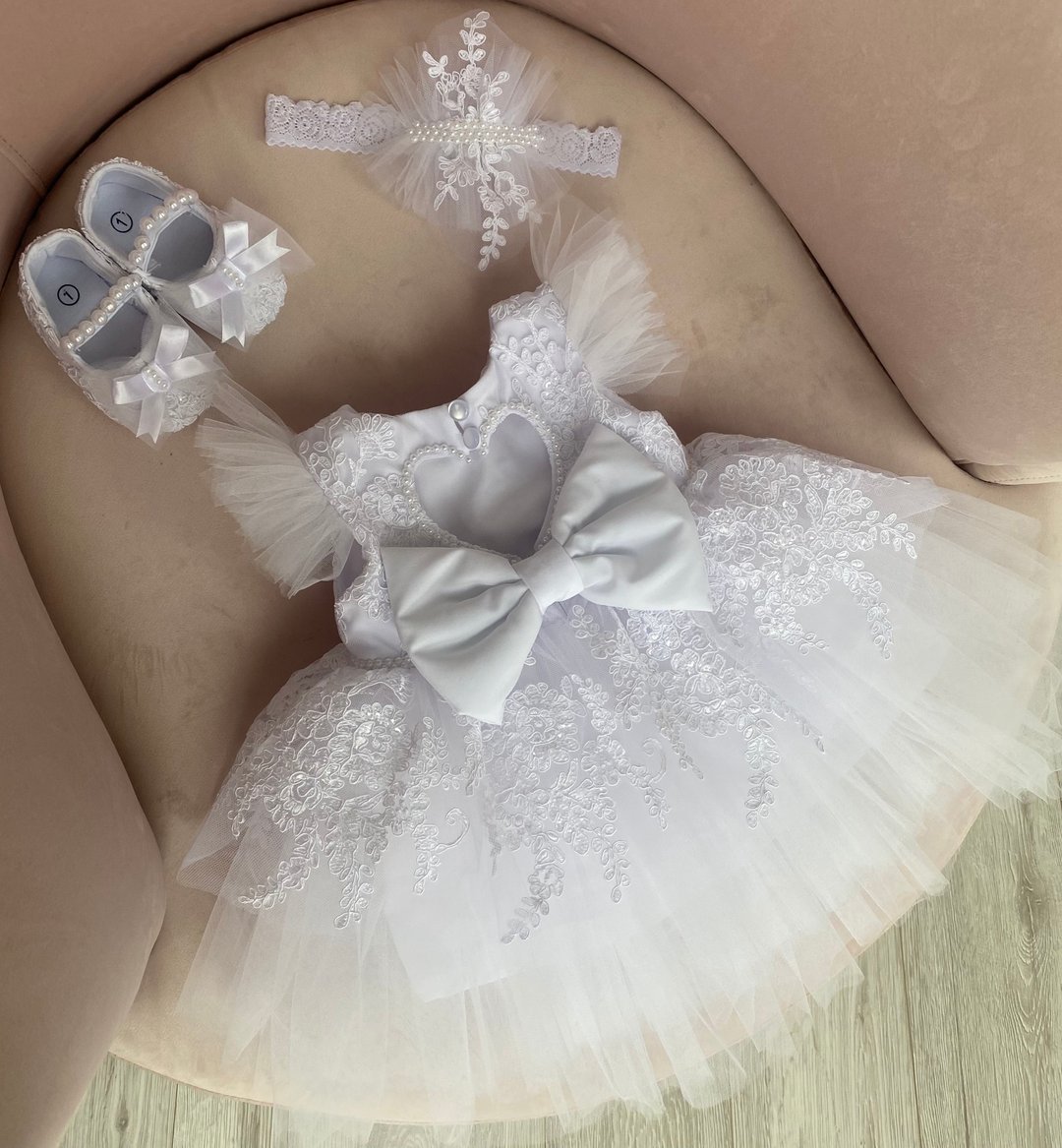 Hand made white dress with lace and pearls, headband and shoes for baby girl. - 童装礼服/连衣裙 - 其他材质 白色