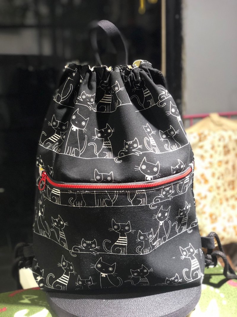 【束口后背包】大猫小猫白线条-黑色 - 束口袋双肩包 - 棉．麻 