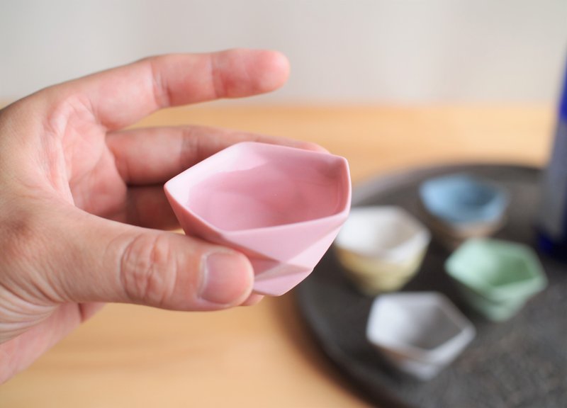 origami sakecup pink - 酒杯/酒器 - 陶 粉红色
