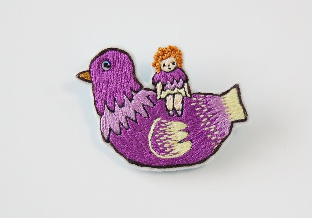[Orders] production purple bird embroidery brooch - 胸针 - 绣线 紫色