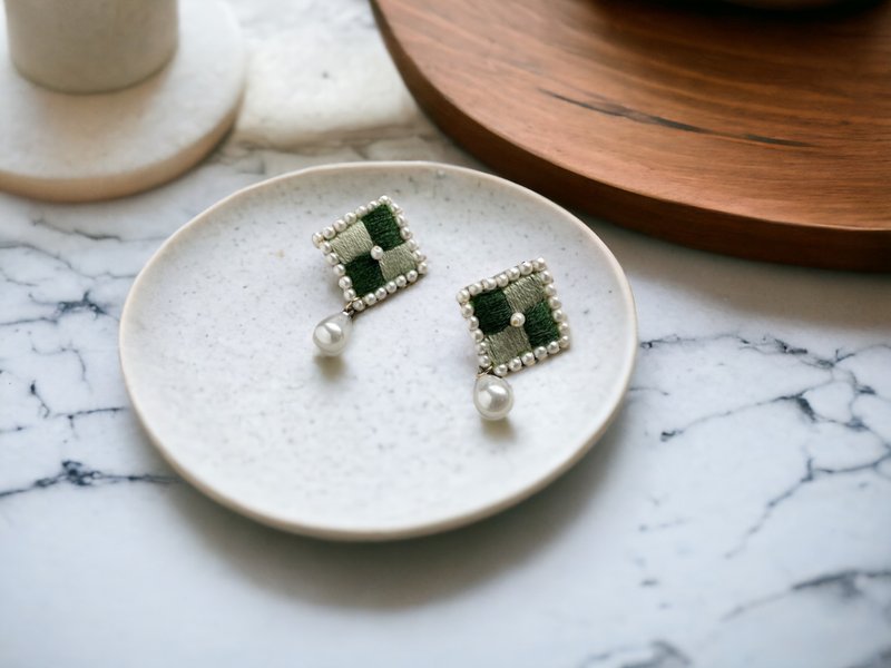 手刺绣耳饰。绿珠 - 耳环/耳夹 - 棉．麻 绿色