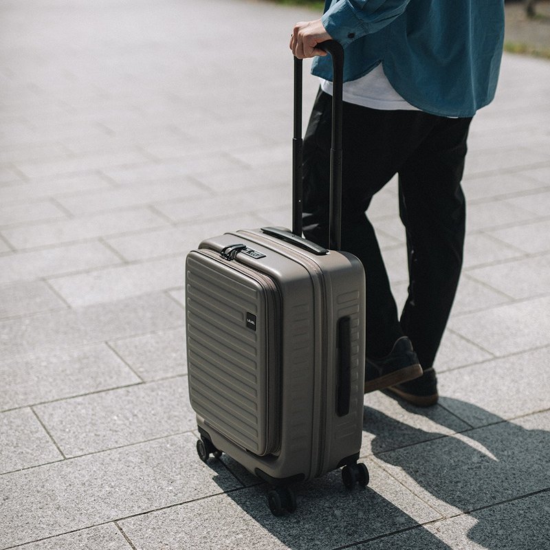 【升级版】【LOJEL】CUBO 21寸前开扩充 防盗登机箱 大地灰 - 行李箱/行李箱保护套 - 塑料 灰色