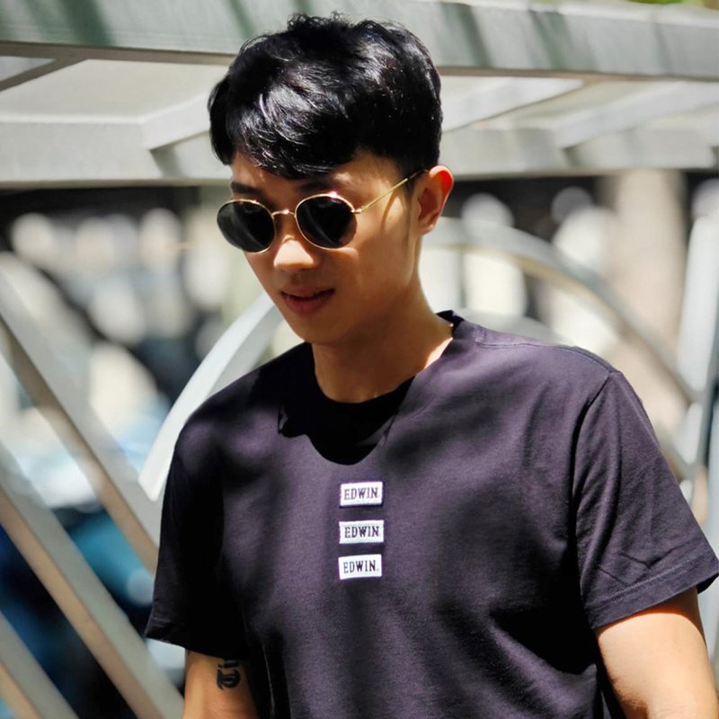 EDWIN 男款 徽章绣花短袖T恤 (黑色) #上衣 - 男装上衣/T 恤 - 棉．麻 黑色