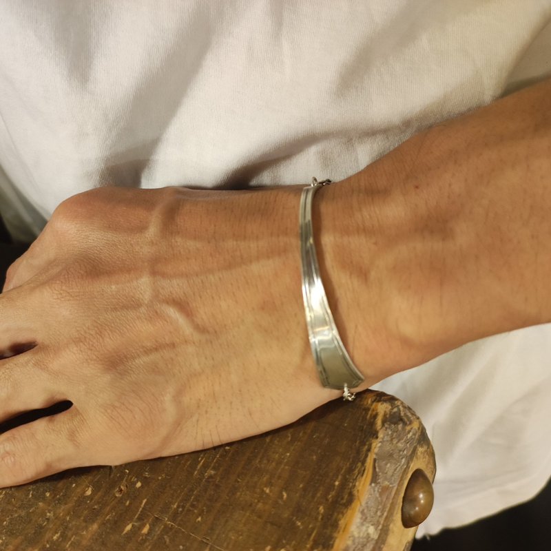 素雅简约的设计，也很推荐作为情侣对饰。美国古董银汤匙改造手链_0826 - 手链/手环 - 纯银 银色