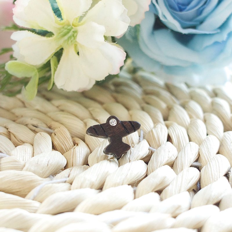 小型飞机 原木手工耳环 纯银耳针 单只  礼物订制 - 耳环/耳夹 - 木头 咖啡色