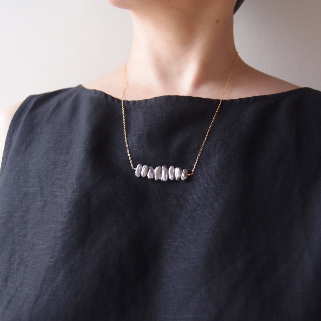 【K14gf】Biwa Pearl Bar Necklace_琵琶珍珠长条项链（灰） - 项链 - 珍珠 灰色
