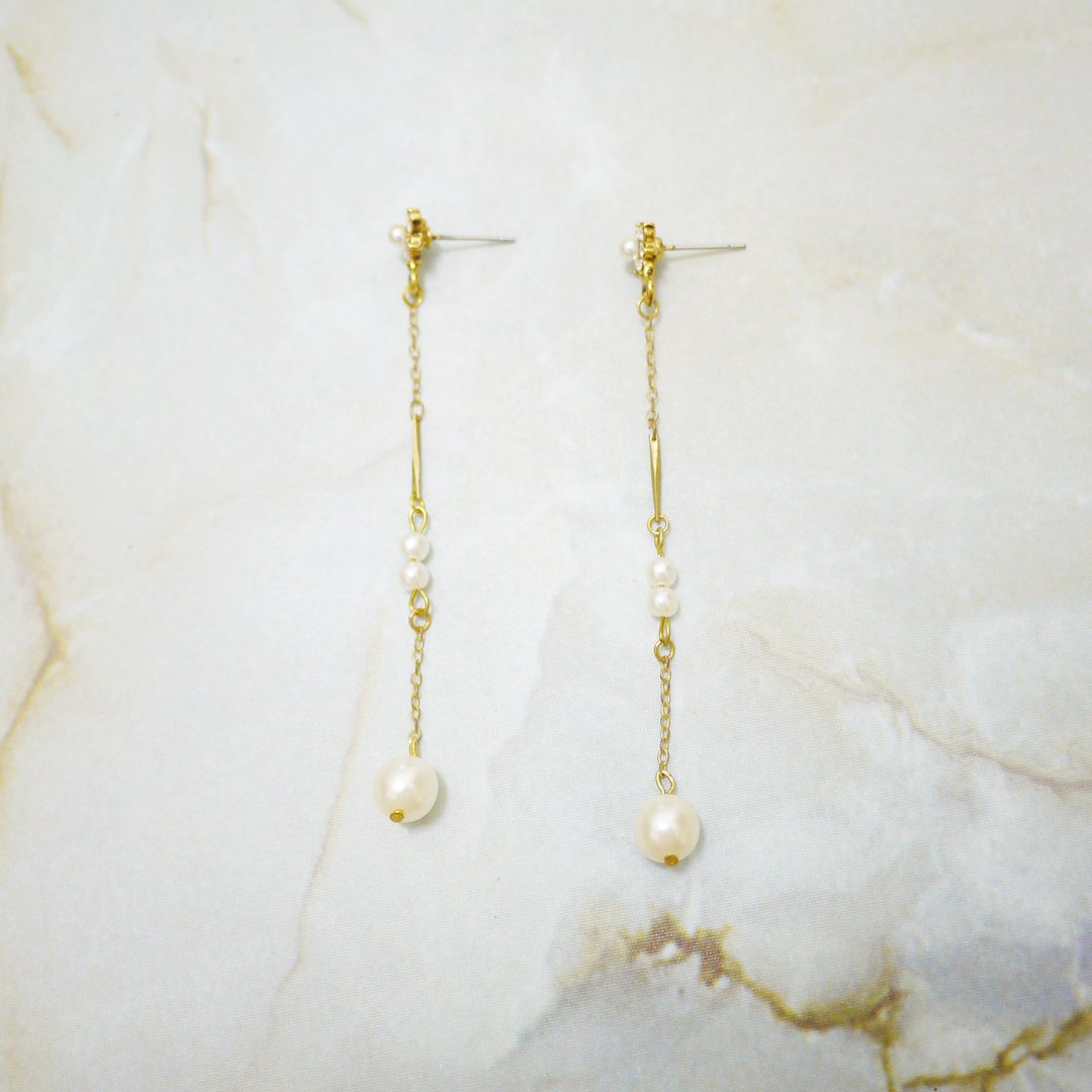 【福利品】珍珠黄铜细长设计 耳环 - 耳环/耳夹 - 其他金属 金色