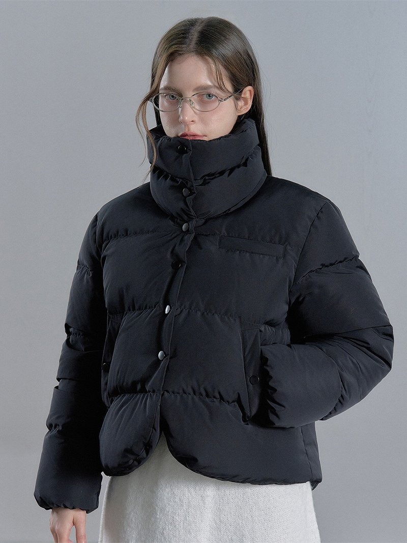 两穿式领型高领鹅绒短版铺棉夹克 - 黑色 - 女装休闲/机能外套 - 其他材质 黑色