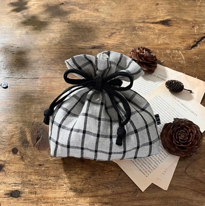 格纹亚麻束口袋 - 化妆包/杂物包 - 棉．麻 