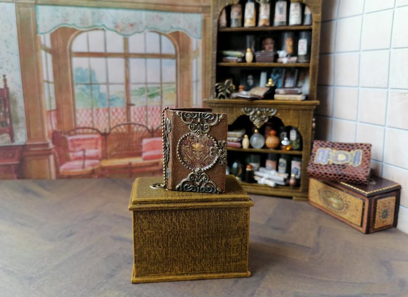 Book of spells. 1:12. Puppet miniature. Handmade. - 玩偶/公仔 - 蜡 多色