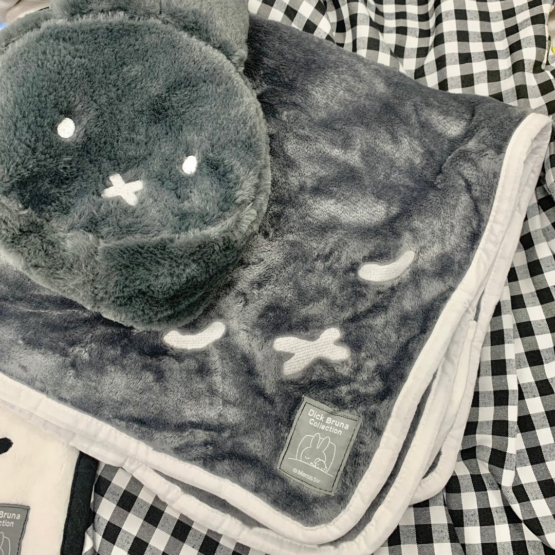 米飞兔 绒毛抱枕 小毯子 miffy 2用抱枕毛毯 烟灰色 - 枕头/抱枕 - 聚酯纤维 灰色