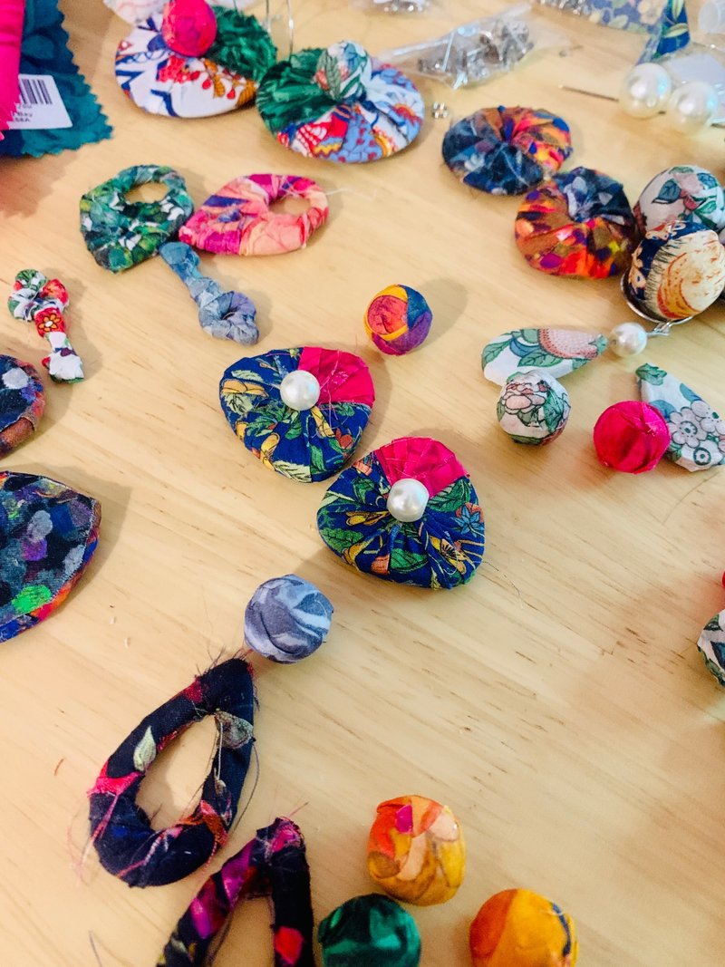 英国Liberty 印花手工耳环 - 耳环/耳夹 - 棉．麻 蓝色