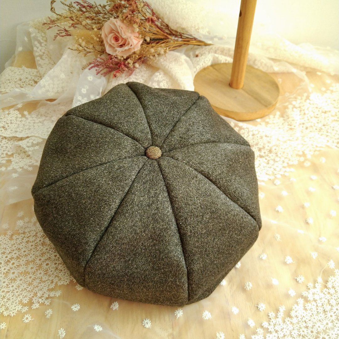 糸文 麂皮贝雷帽-琥珀 帽围58cm - 帽子 - 其他人造纤维 咖啡色