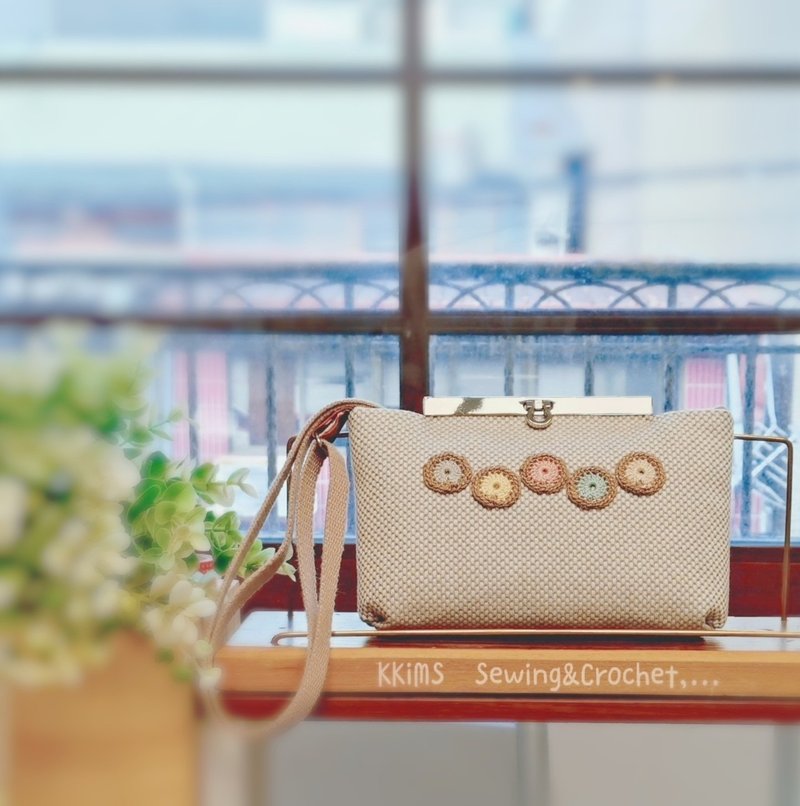 现货!【BOG/一字口金随身斜背包】手工钩织 五彩圆片 日本刺子布 - 侧背包/斜挎包 - 棉．麻 银色