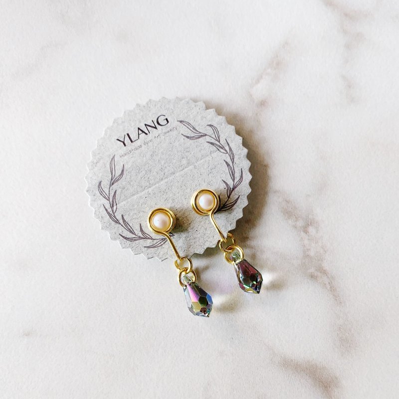 YLANG【小晶坠-金】立体水滴水晶耳环Swarovski/艺术铜线 - 耳环/耳夹 - 其他金属 多色