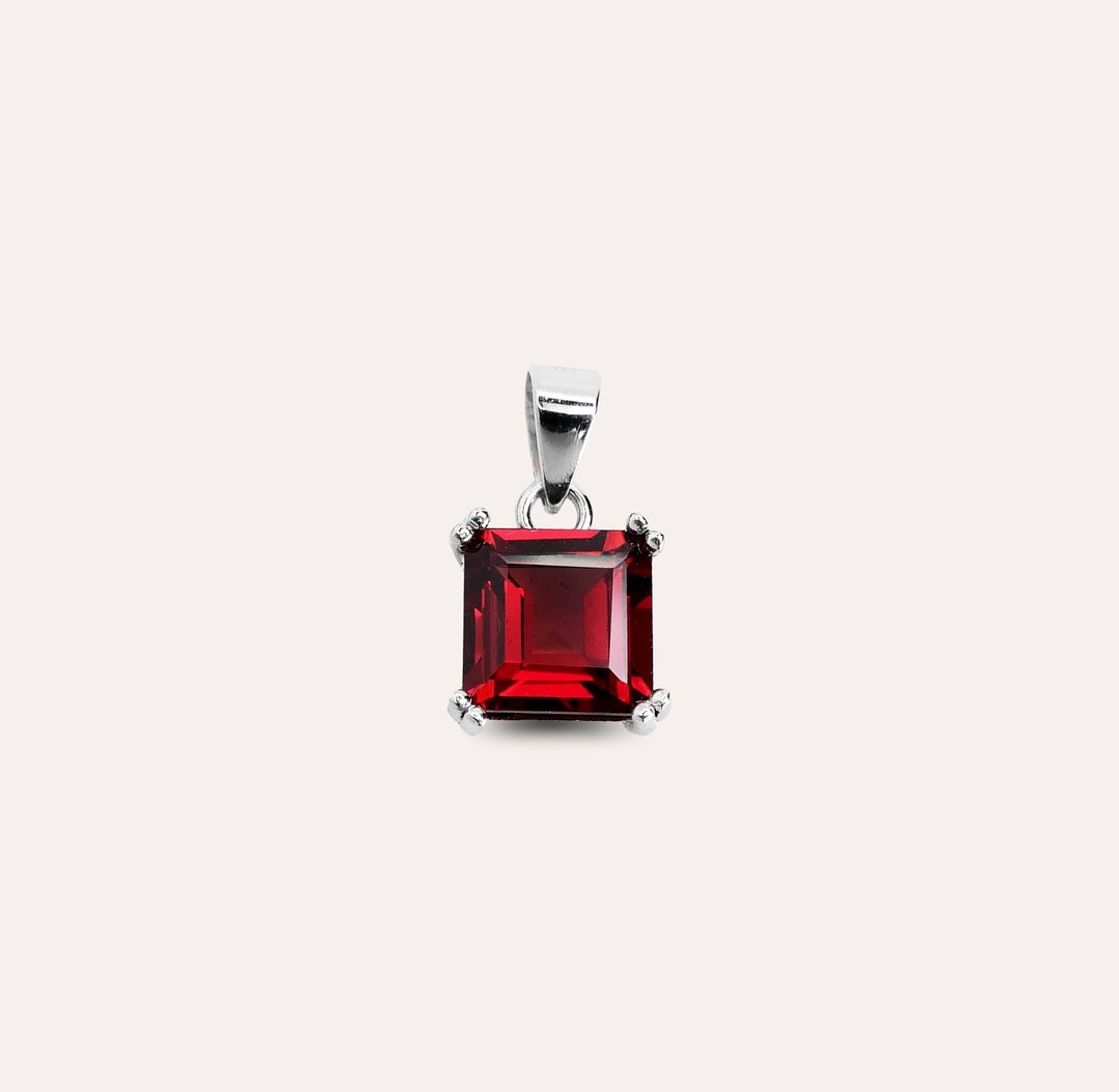 安珠 石榴石 红色 方形 7mm 坠子 经典系列 Square P 宝石银饰 A - 项链 - 银 红色