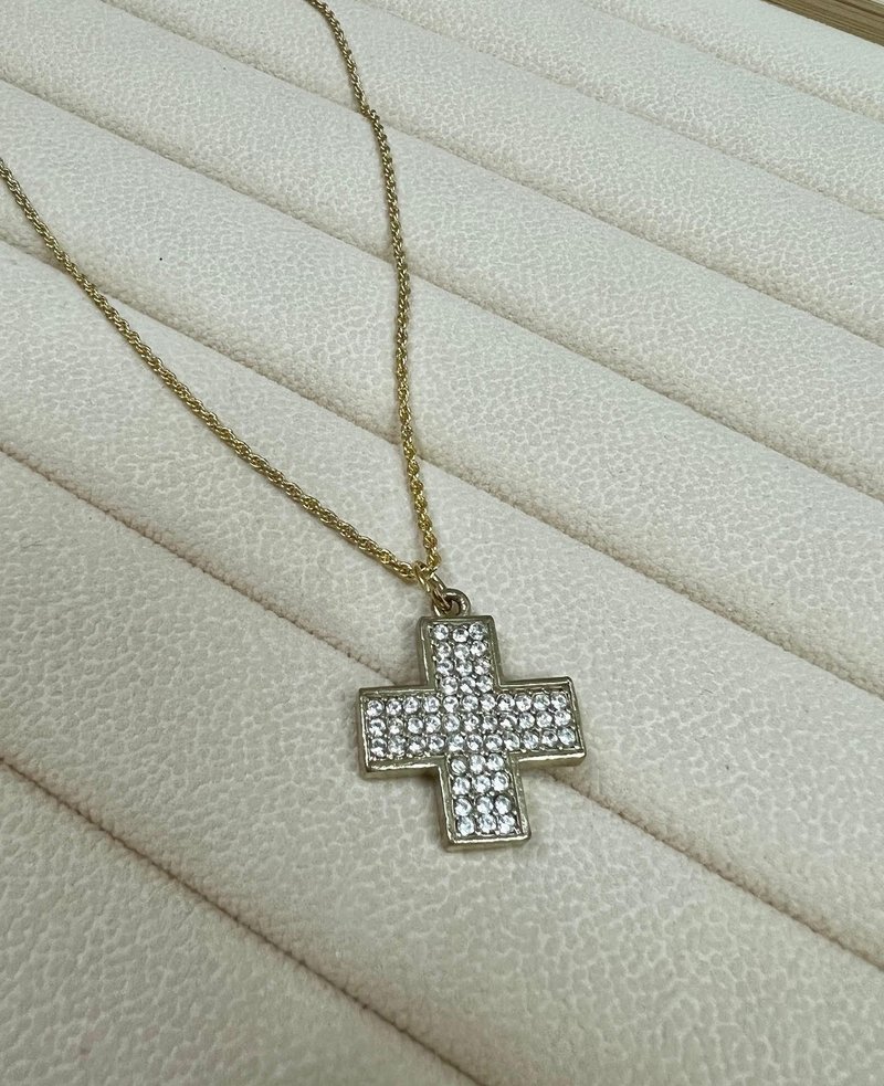 Chanel 钮扣 老件新作 复古时尚 镶水晶十字架项链Reworked - 项链 - 贵金属 