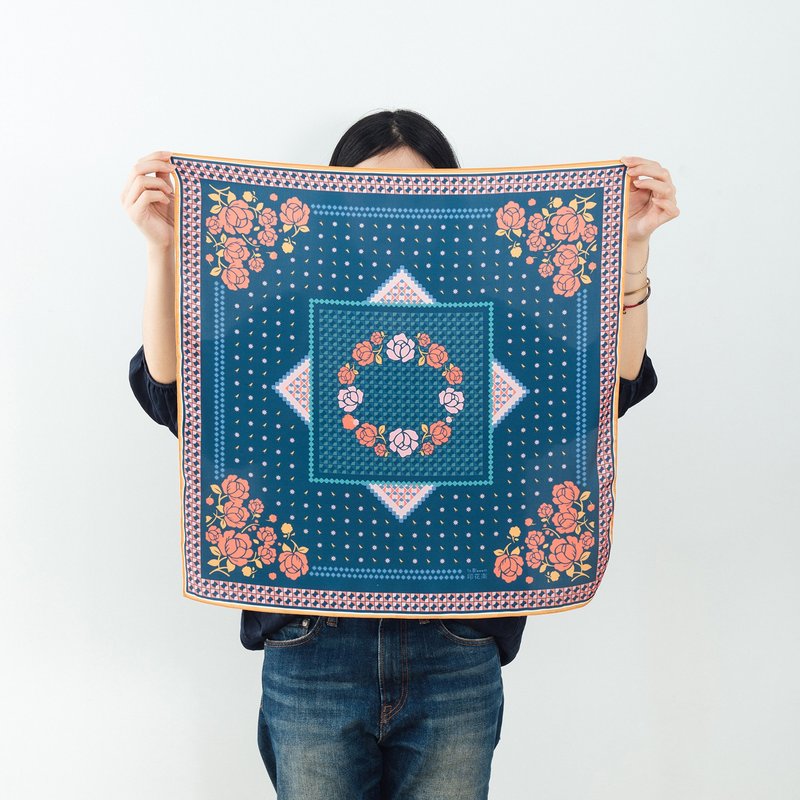 印花丝巾-60x60/杂花/玫瑰磁砖/深蓝 - 丝巾 - 聚酯纤维 多色