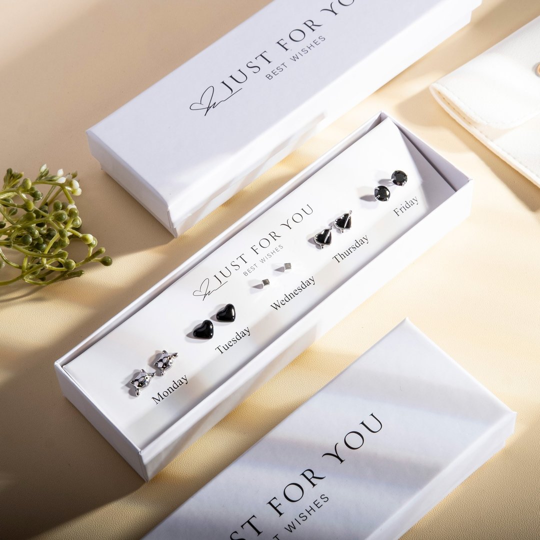 Fabufabu 铜制纯黑猫咪心心耳环 1盒5 对套装 - 耳环/耳夹 - 铜/黄铜 黑色