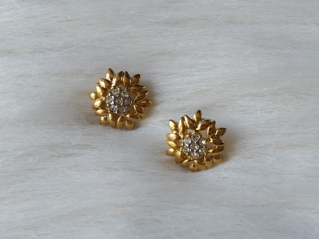 绽放篓空之花恋爱少女 古董珠宝耳针式饰品耳环piercing earrings - 耳环/耳夹 - 其他金属 金色