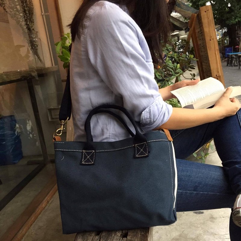 New Navy Mini Simply Satchel Canvas Bag with zipper - 侧背包/斜挎包 - 棉．麻 蓝色