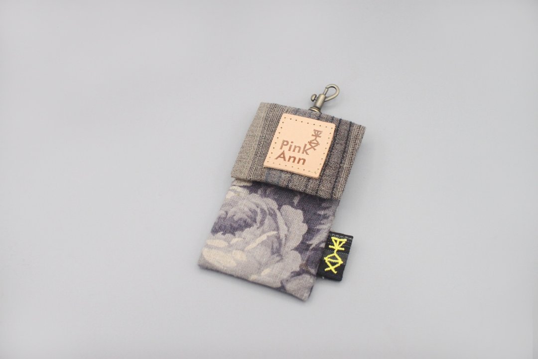 平安经典卡包-低调棉麻大花(灰紫) 悠游卡包 日本棉麻布 - 证件套/卡套 - 棉．麻 灰色