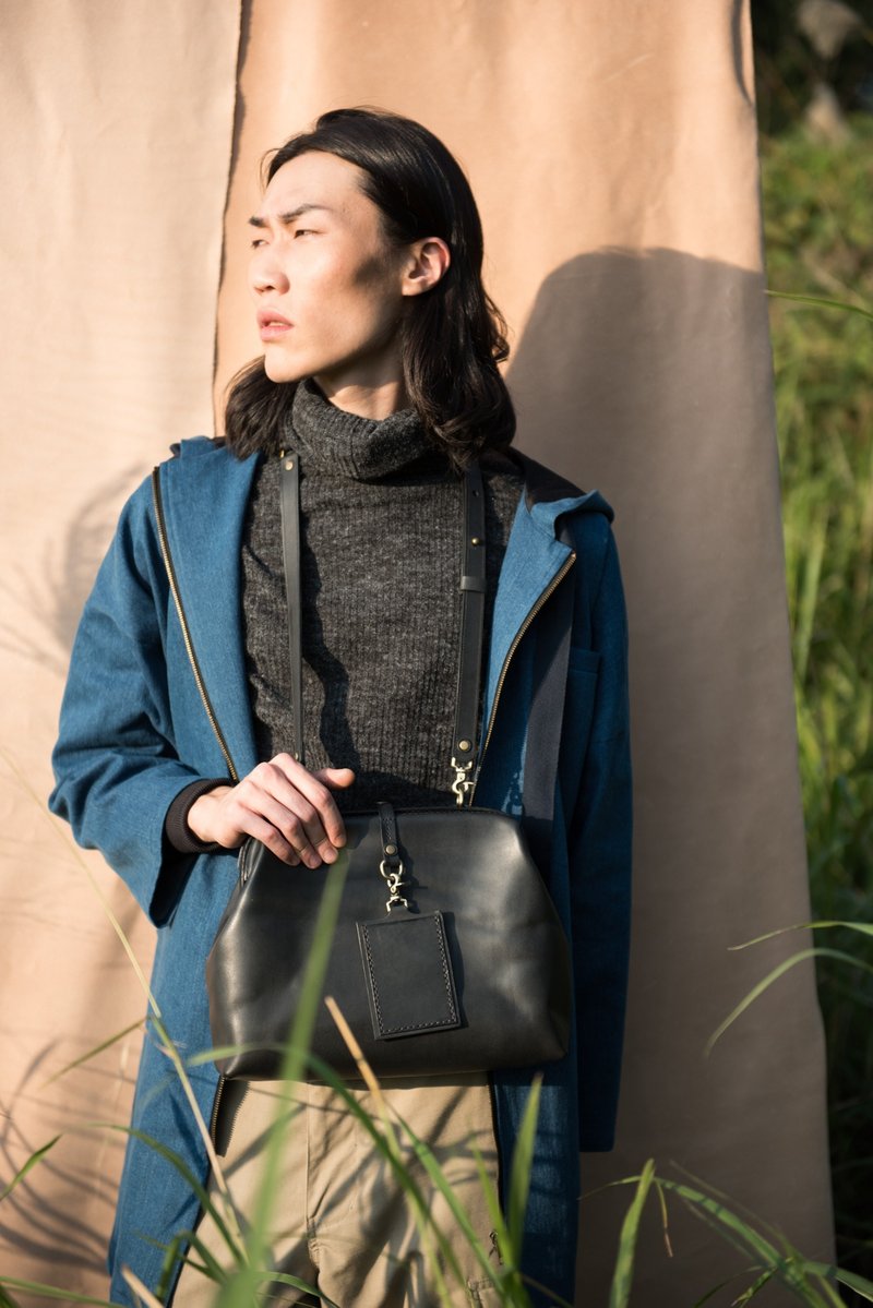 丹宁系列│斗篷罩衫│耳机孔设计│蓝│ Denim Cloak - 中性连帽卫衣/T 恤 - 棉．麻 蓝色