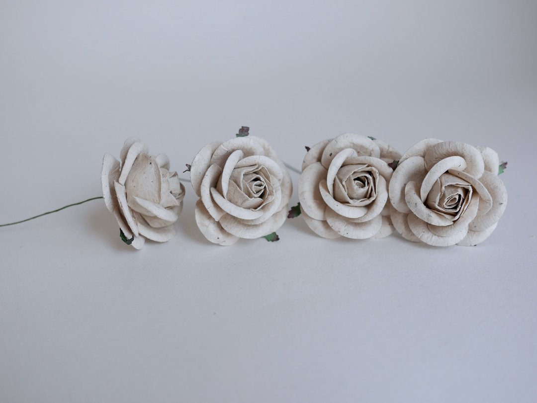 Paper Flower, DIY, 20 pieces rose size 4.5 cm., natural recycle brown colors. - 其他 - 纸 卡其色