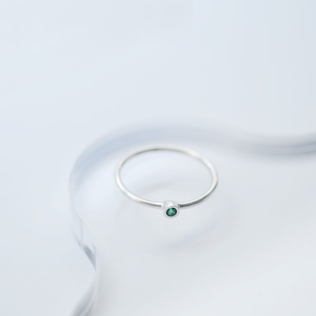 Minimal Emerald Ring Silver 925 - 戒指 - 其他金属 绿色