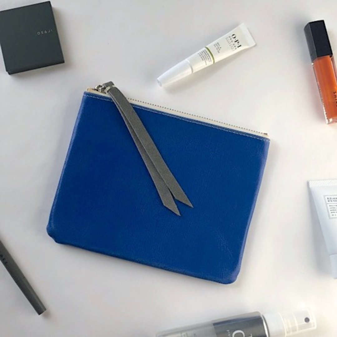 Pouch without gusset Recommended for Christmas gifts Leather pouch that is easy to open with a long pull Square Medium Pouch - 化妆包/杂物包 - 真皮 