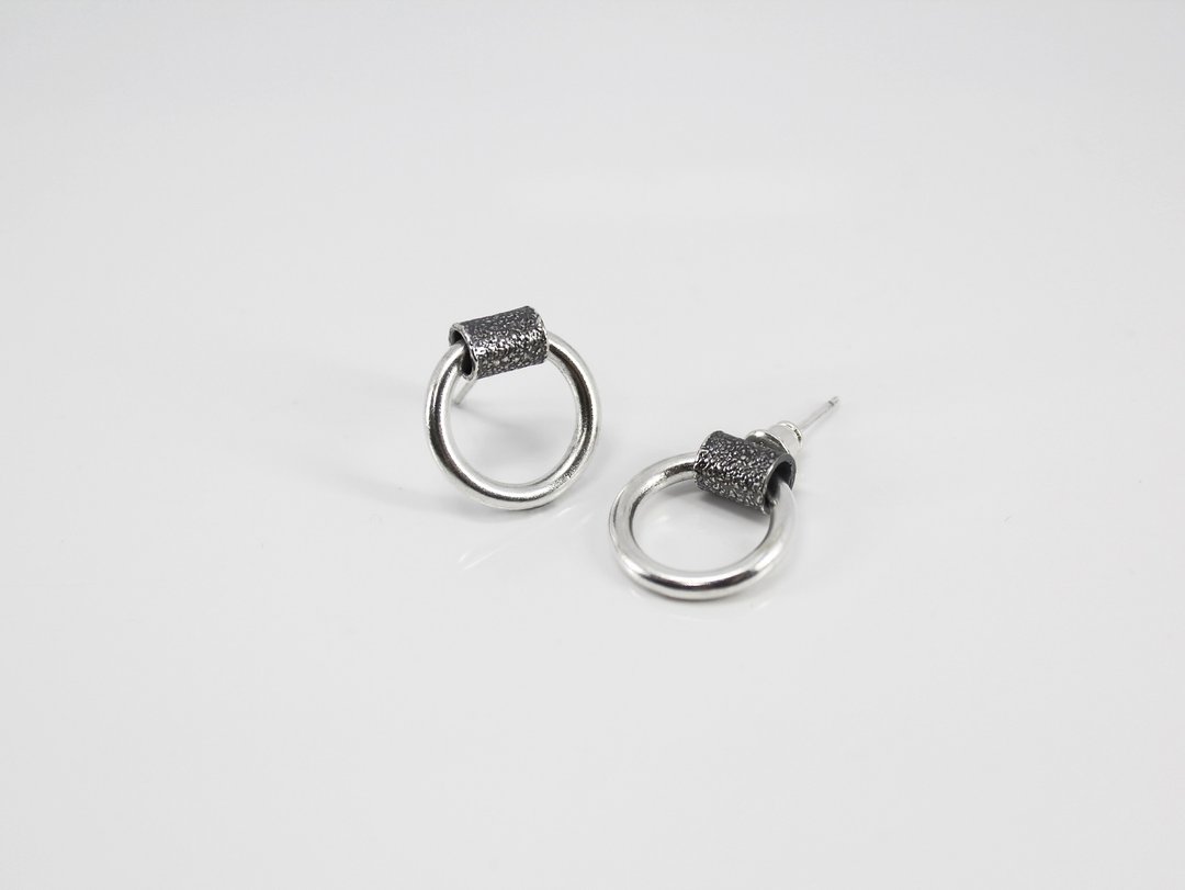 No.604 CIRCLE EARRINGS 圈型耳饰-925纯银 - 耳环/耳夹 - 其他金属 银色