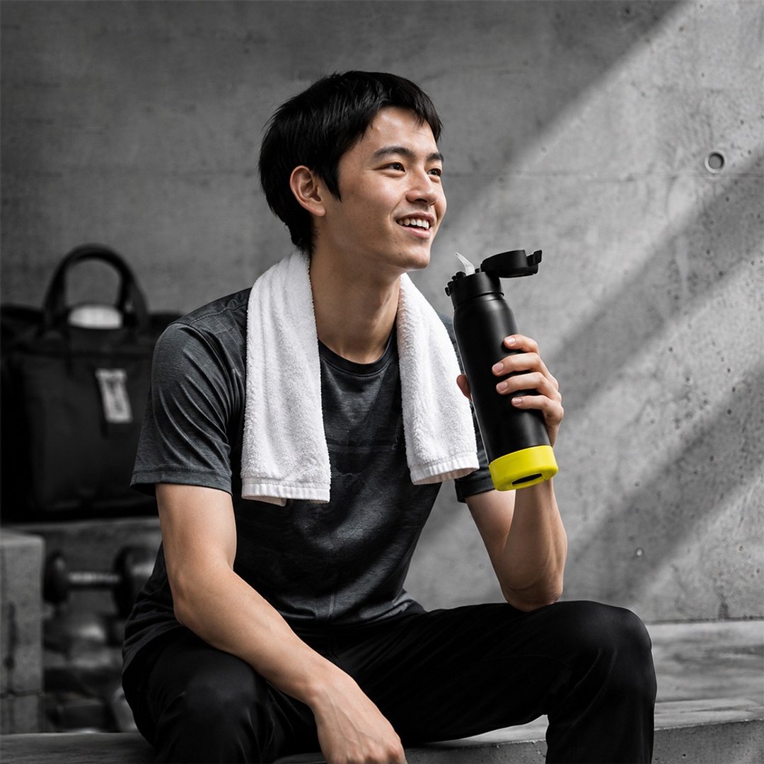【孔雀 Peacock】680ML 保冷保温杯 一键弹开吸管式 运动酷跑消光黑 - 保温瓶/保温杯 - 不锈钢 黑色
