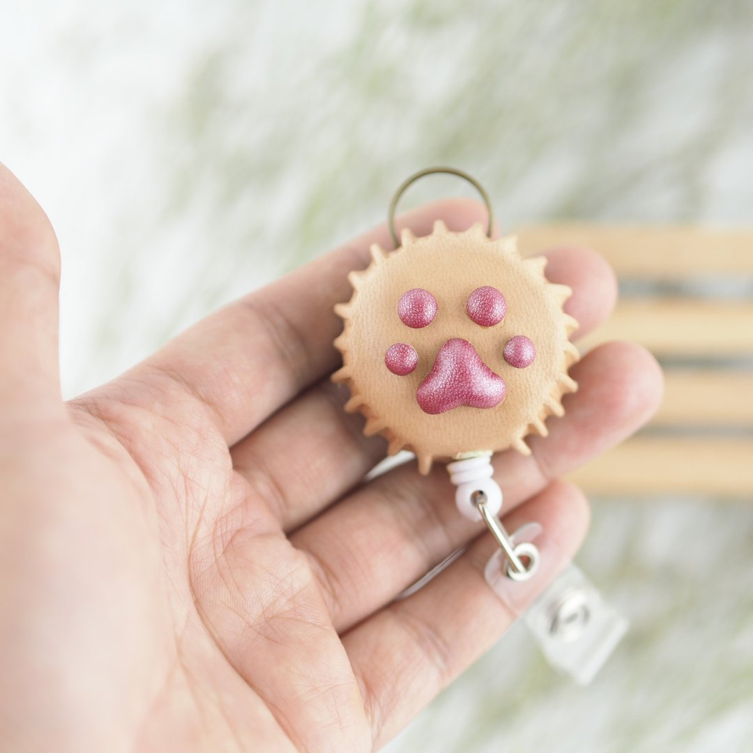 皮革猫掌造型 伸缩证件夹 护士夹 易拉扣 - 证件套/卡套 - 真皮 粉红色