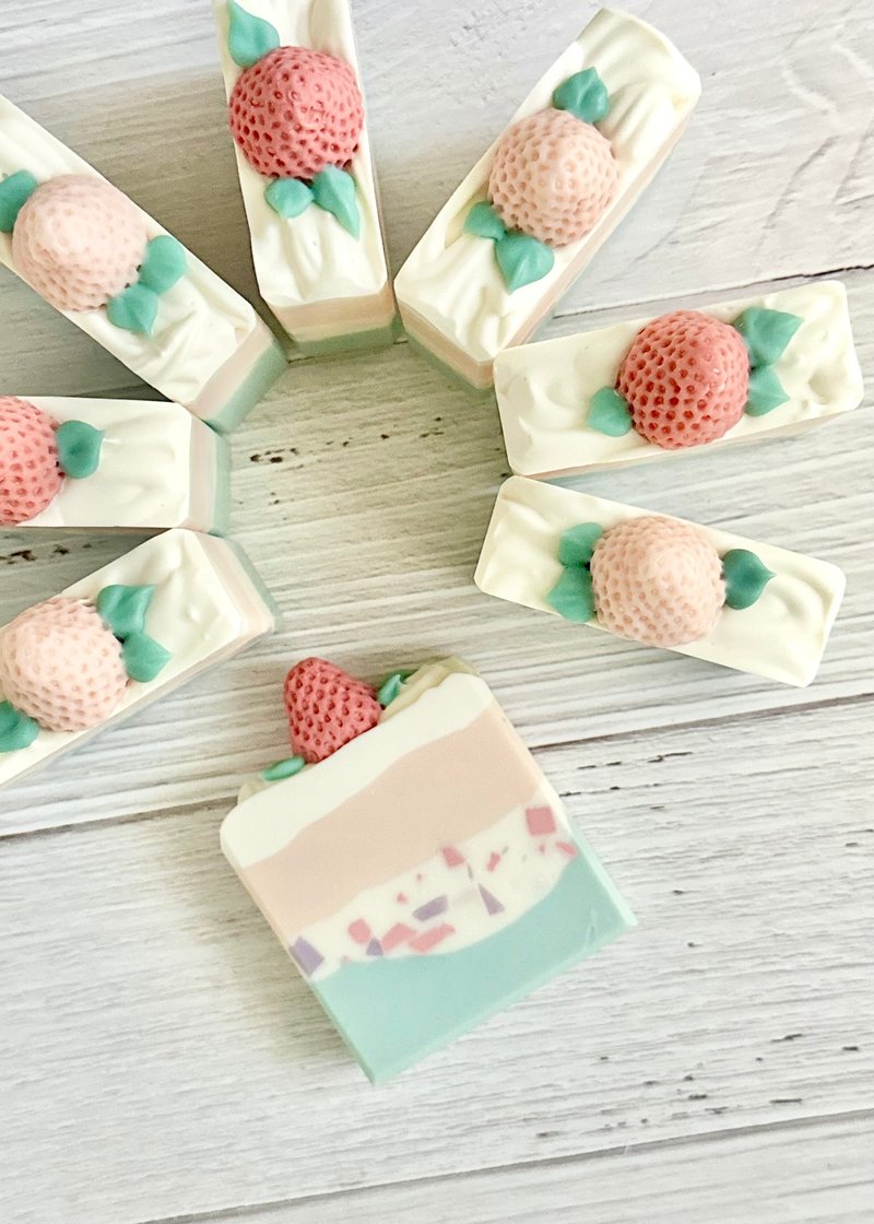 草莓蛋糕皂 - 肥皂/手工皂 - 其他材质 