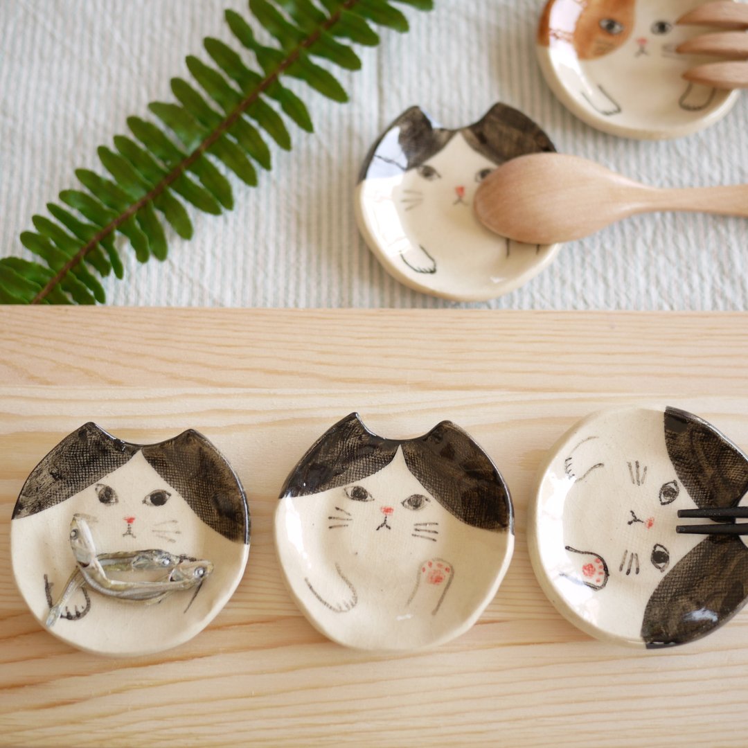 Chopstick rest of a black-and-white cat - 筷子/筷架 - 陶 白色