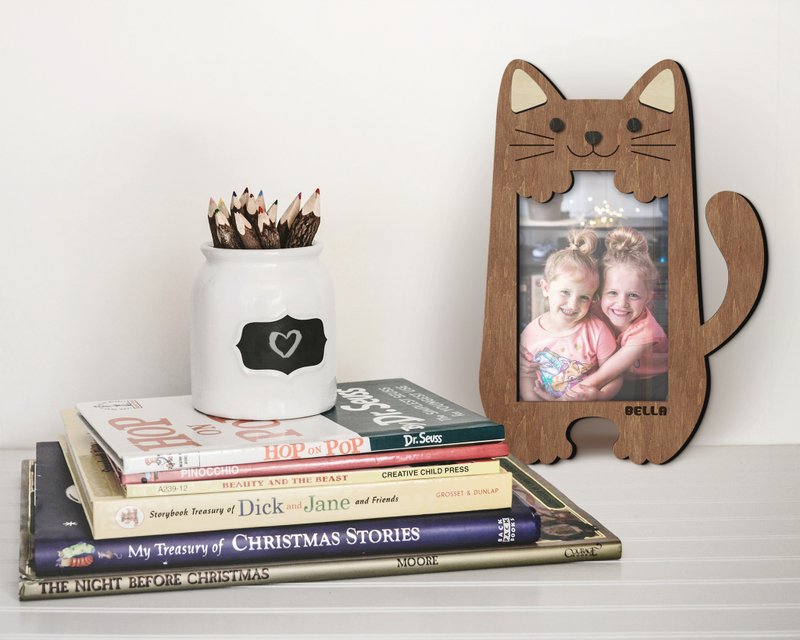 Personalized kids photo frame Custom name engraved on the frame Cat wall decor - 画框/相框 - 木头 咖啡色