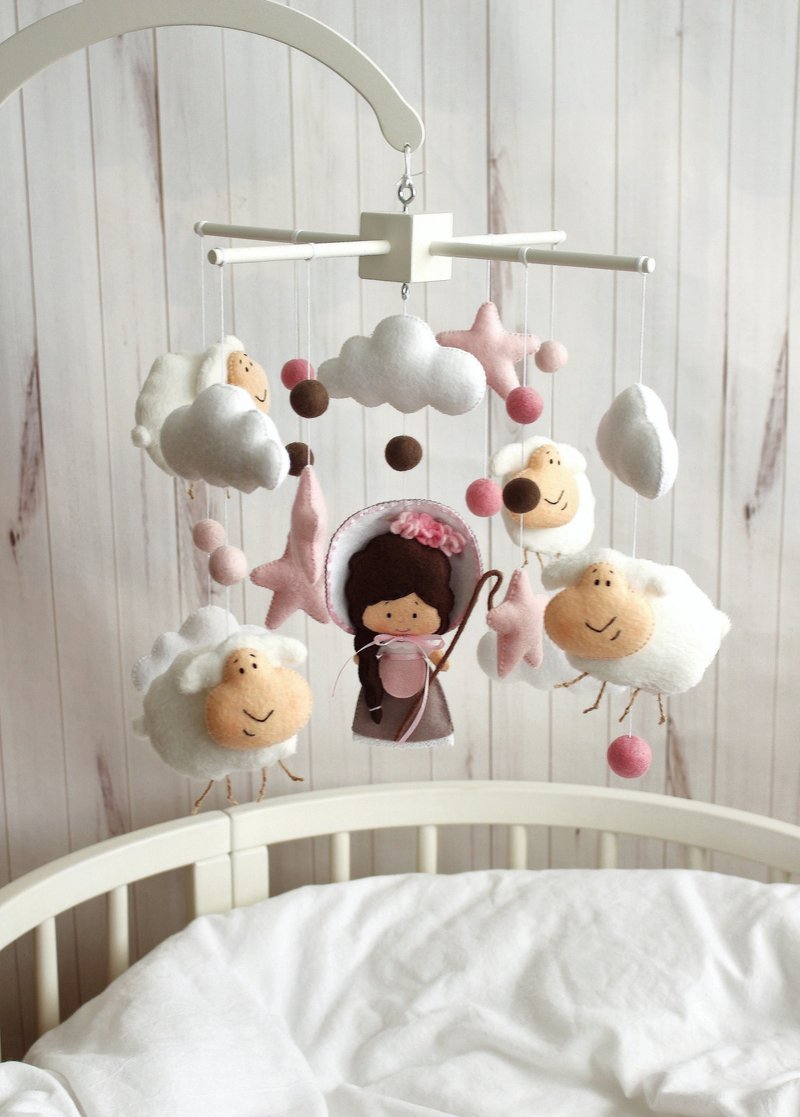Shepherdess and sheep baby crib mobile, Lambs between clouds felt cot mobile - 玩具/玩偶 - 环保材料 多色