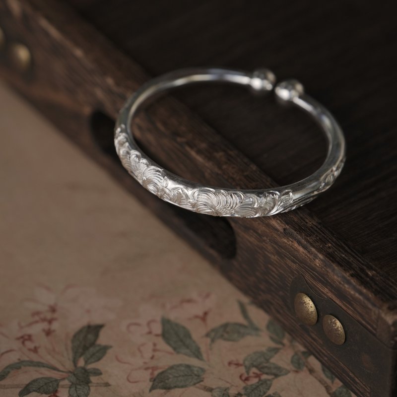 手工纯银鏨刻蝴蝶花手环 - 手链/手环 - 纯银 银色
