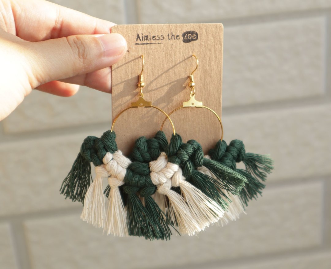 macrame  / 耳针 / 手工编织 / 墨绿与米白 / 双色 / 雅致 / 穿搭 - 耳环/耳夹 - 棉 多色