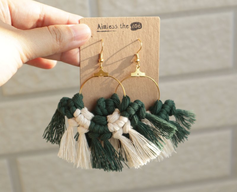 macrame  / 耳针 / 手工编织 / 墨绿与米白 / 双色 / 雅致 / 穿搭 - 耳环/耳夹 - 棉．麻 多色