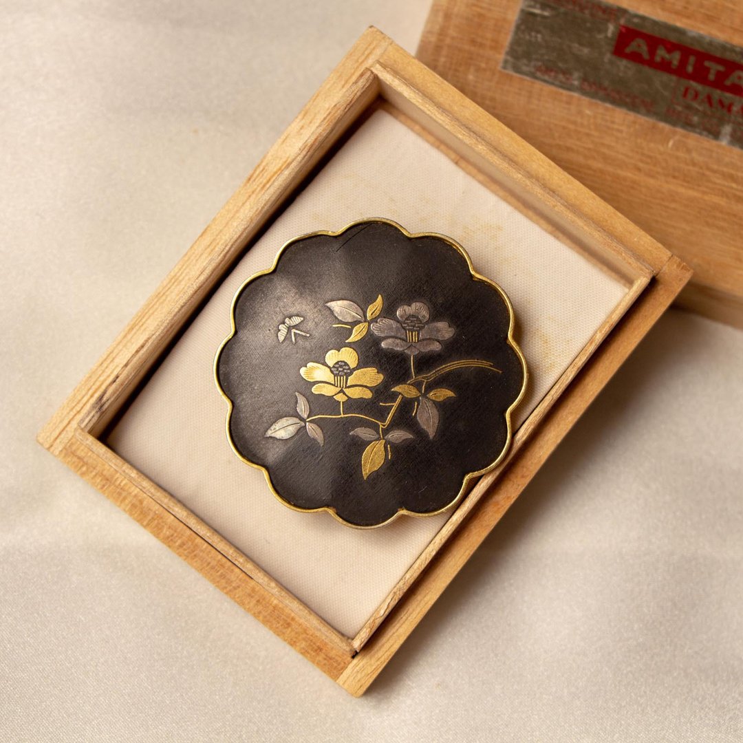 日本Amita古董布目象嵌 24K金/银镶嵌工艺 古典花蝶 镀金胸针 - 胸针 - 24k 金 黑色