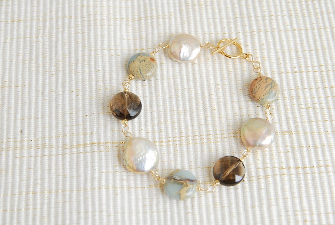 Autumn deepening Stone and coin pearl bracelet 14kgf - 手链/手环 - 半宝石 多色
