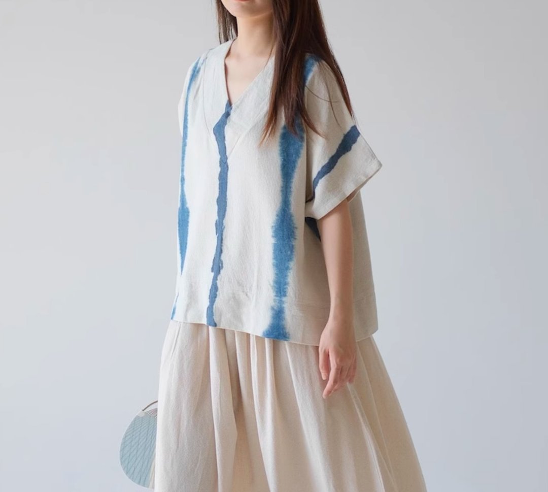 【棉麻手工蓝染】V领设计感/溜肩寬鬆上衣3色 - 女装上衣 - 棉 蓝色