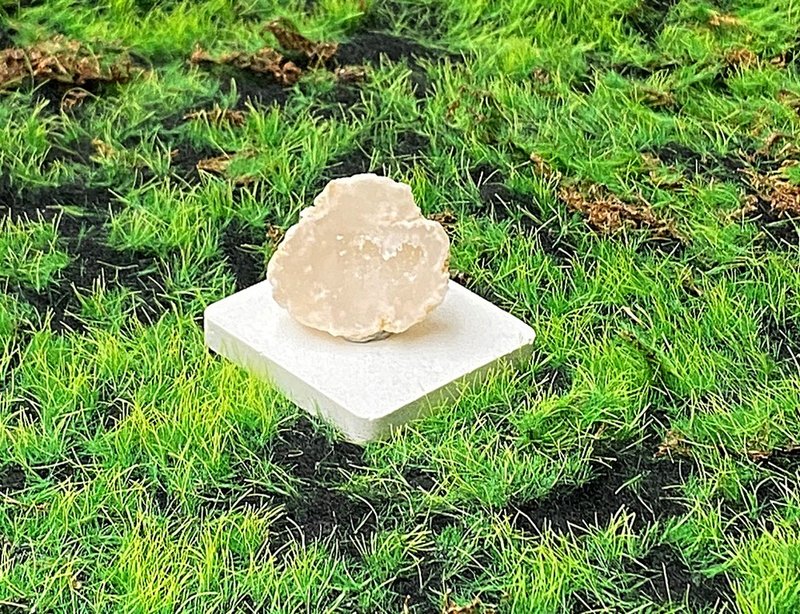 玛瑙白晶爱心片| 招财开运 净化磁场 | 快速出货 办公室 风水摆件 - 摆饰 - 水晶 白色