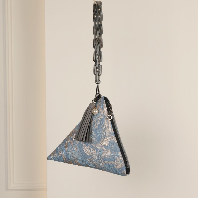 Dream dream triangular clutch pouch bag - 化妆包/杂物包 - 其他材质 蓝色