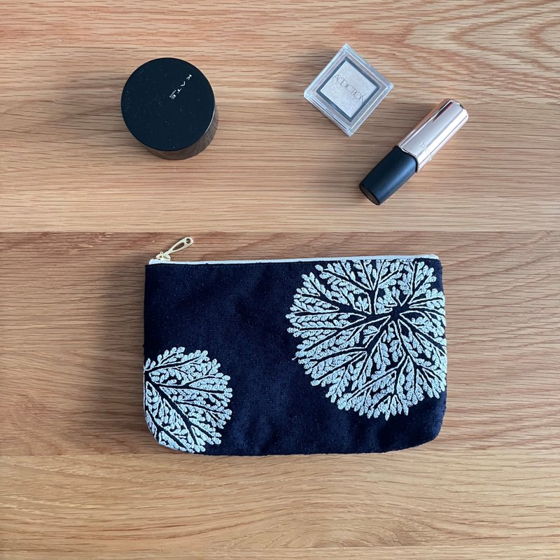 mina perhonen forest dot & tambourine 联名款 睡莲玫瑰化妆包 - 化妆包/杂物包 - 棉．麻 蓝色