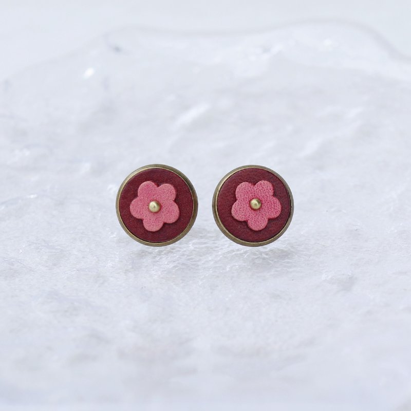 06:46 AM 一些放进花瓶 / 红砖色 - 皮革耳环/黄铜耳环/耳针耳夹 - 耳环/耳夹 - 真皮 咖啡色