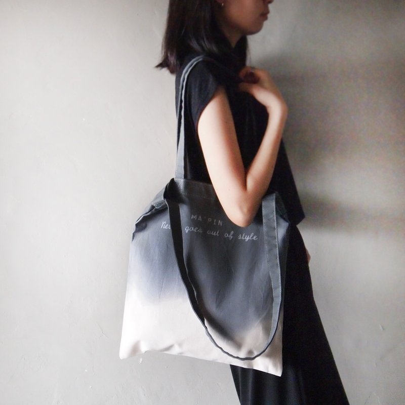 标语系列 黑灰渐层染 长短背带 棉帆布手染托特包 - 侧背包/斜挎包 - 棉．麻 黑色