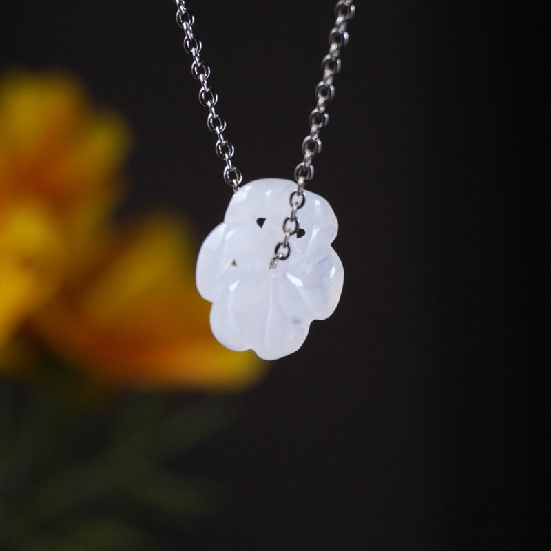 冰白翡翠花吊饰 | 天然缅甸翡翠A货 | 送礼 - 项链 - 玉石 白色